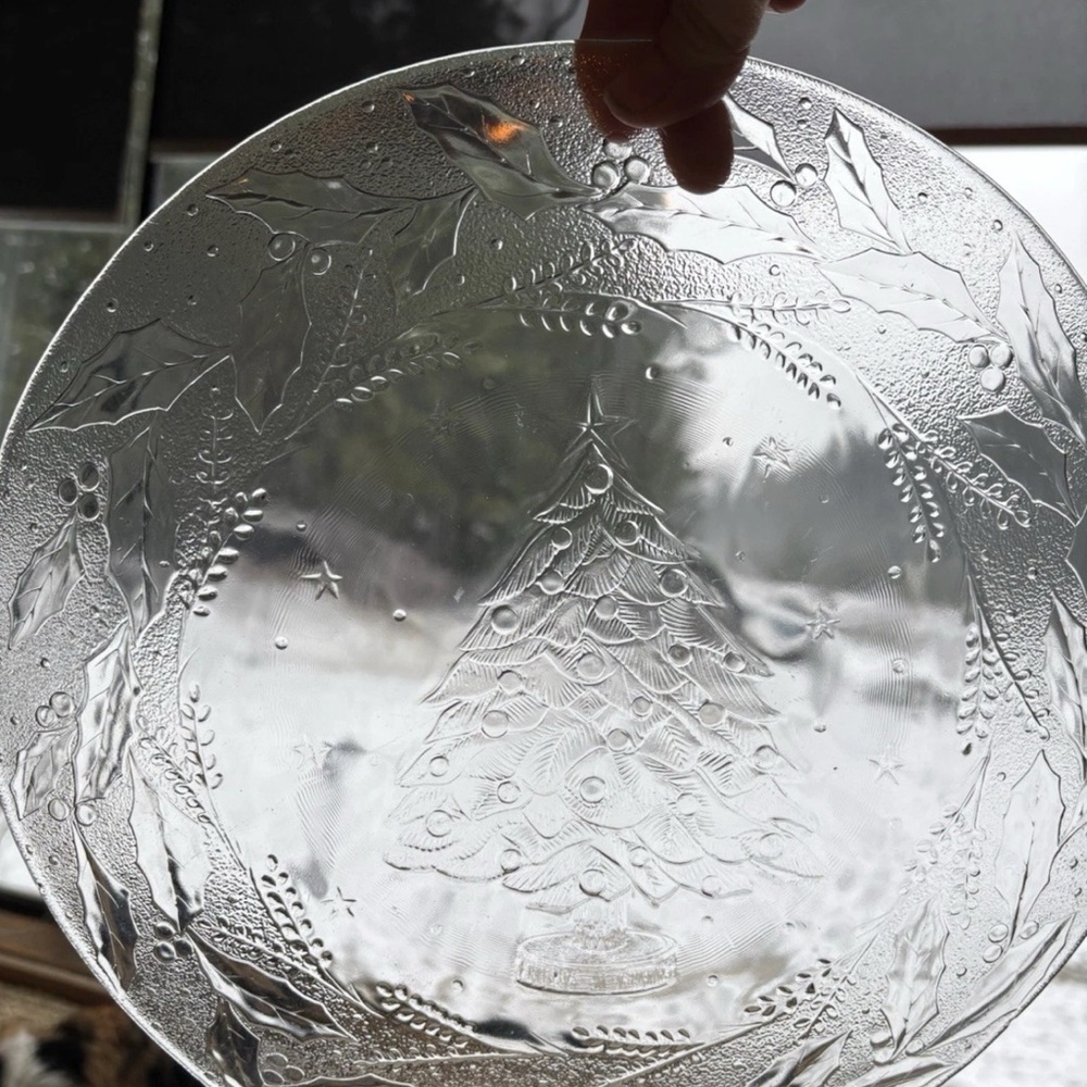 Arcoroc Holly Tree Embossed Glass Christmas Platter 13 Inch - Picture 8 of 8
